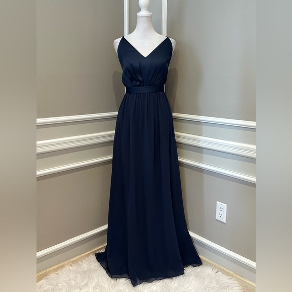 White Vera Wang Navy Women's Spaghetti Strap Long formal designer evening gown - Picture 2 of 16